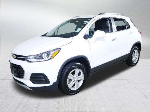 Certified 2019 Chevrolet Trax LT w/ Driver Confidence Package AWD/4WD image 3