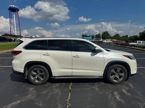 Used 2018 Toyota Highlander Limited Platinum AWD/4WD image 2