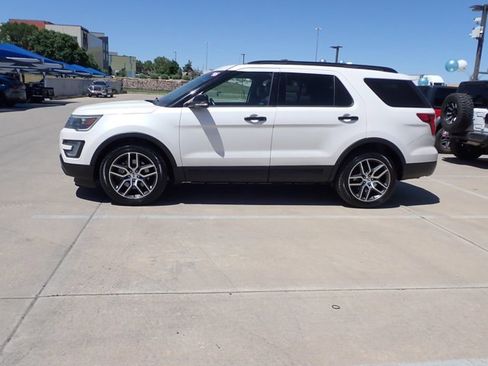 Used 2016 Ford Explorer Sport w/ Equipment Group 401A AWD/4WD image 2