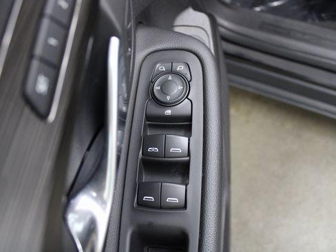 Used 2022 GMC Terrain SLT image 13