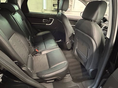 Used 2018 Land Rover Discovery Sport SE image 21