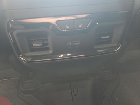Used 2025 GMC Sierra 1500 AT4 w/ AT4 Premium Package AWD/4WD image 28