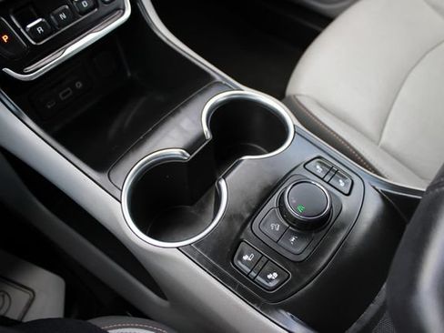 Used 2020 GMC Terrain SLT FWD image 17