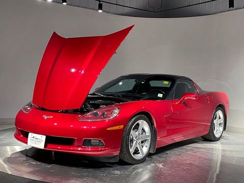 Used 2005 Chevrolet Corvette Coupe w/ Preferred Equipment Group RWD image 27