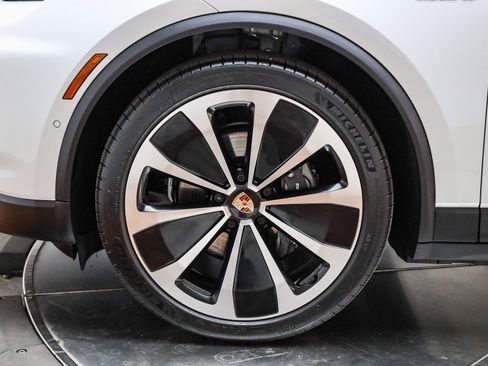 Used 2025 Porsche Macan Electric image 10