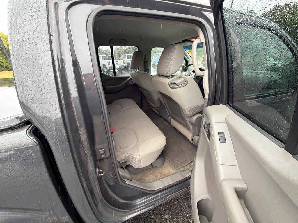 Used 2010 Nissan Frontier SE AWD/4WD image 12