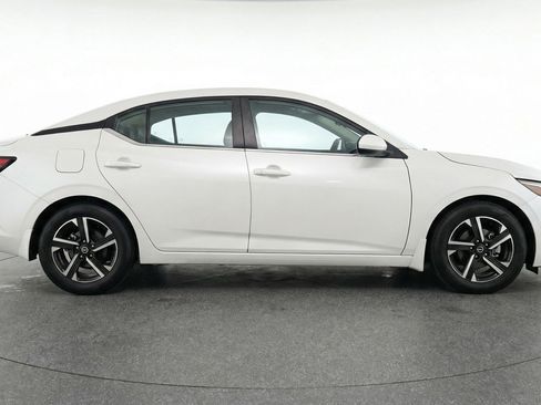 Used 2025 Nissan Sentra SV image 9