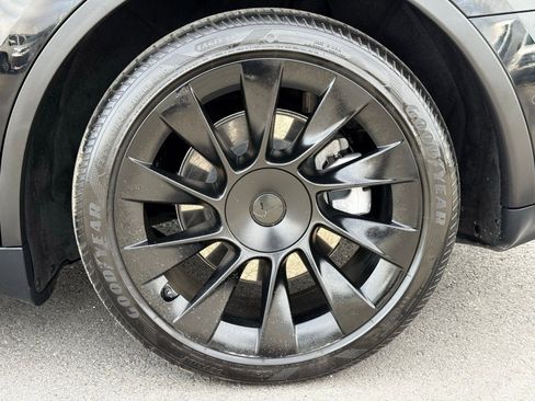 Used 2020 Tesla Model Y Long Range image 10