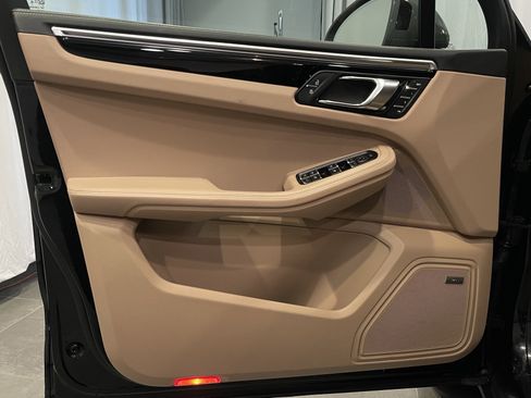 Used 2024 Porsche Macan image 13