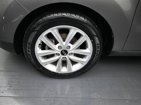 Used 2019 Kia Soul + FWD image 17