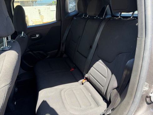 Used 2020 Jeep Renegade Latitude w/ Popular Equipment Group FWD image 25