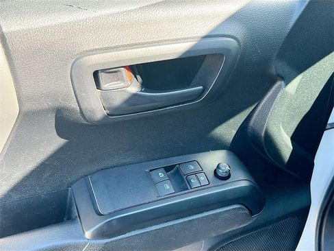 Used 2022 Toyota Tacoma SR image 17