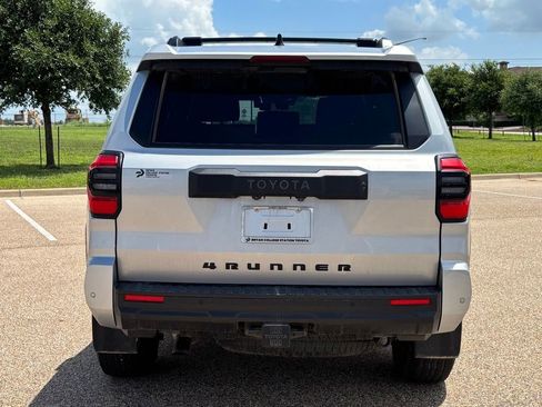 Used 2025 Toyota 4Runner TRD Off-Road Premium AWD/4WD image 5