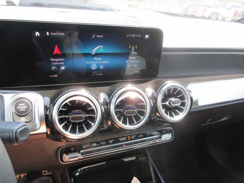 Used 2022 Mercedes-Benz GLB 250 4MATIC image 29