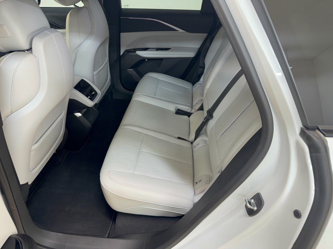 Certified 2024 Cadillac Lyriq Sport w/ LPO, Floor Liner Package AWD/4WD image 25