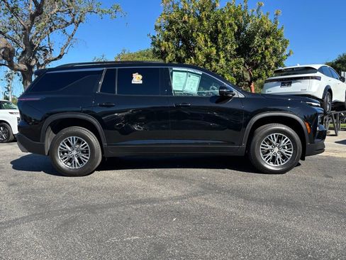 Used 2024 Chevrolet Traverse LT w/ Trailering Package FWD image 2