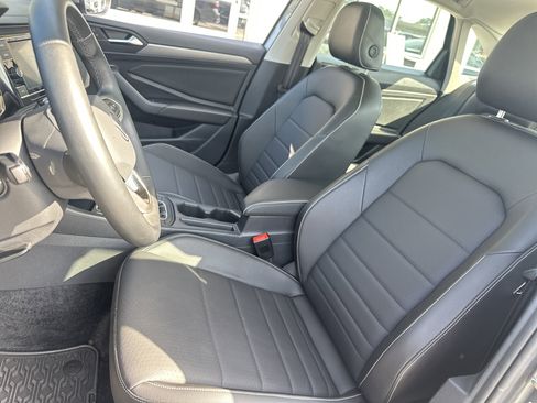 Used 2024 Volkswagen Jetta SE w/ Panoramic Sunroof Package FWD image 10