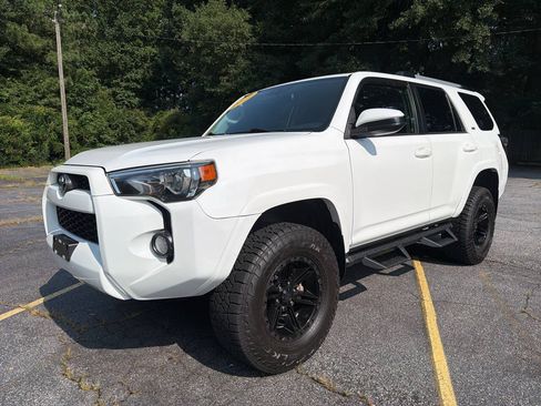 Used 2019 Toyota 4Runner SR5 RWD image 2