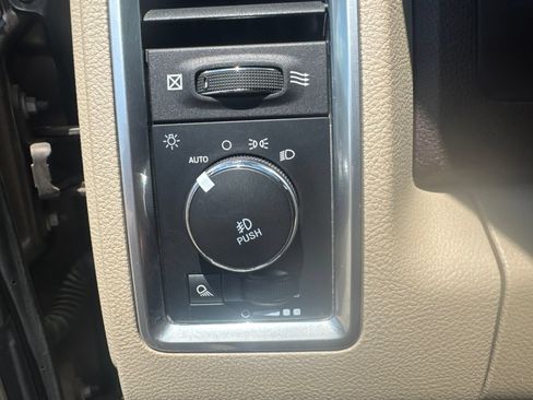 Used 2019 RAM 1500 Big Horn AWD/4WD image 10