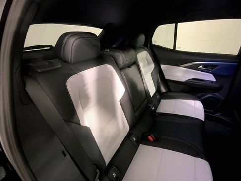 Used 2025 Chevrolet Equinox EV LT image 23