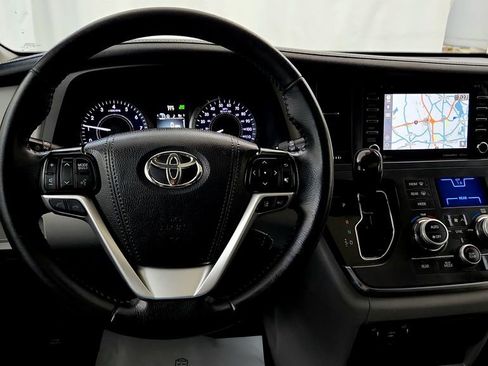 Used 2019 Toyota Sienna XLE w/ XLE Navigation Package AWD/4WD image 28