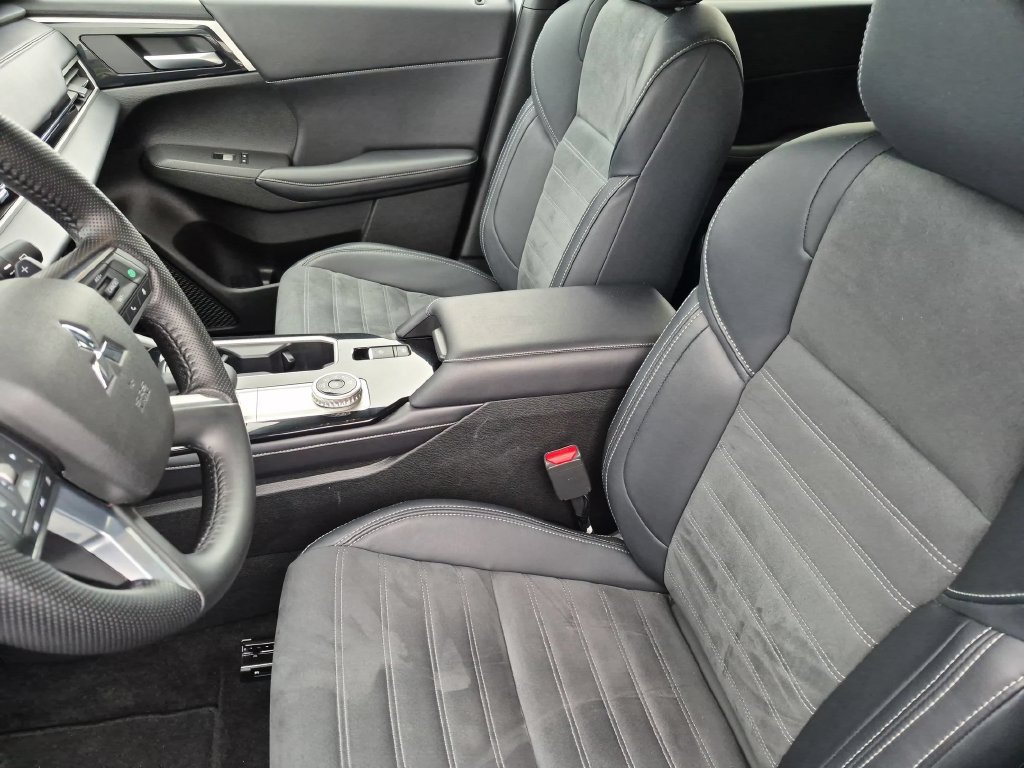 Used 2025 Mitsubishi Outlander SE AWD/4WD image 22