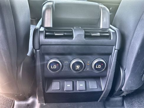 Used 2024 Land Rover Defender 130 X-Dynamic SE image 16
