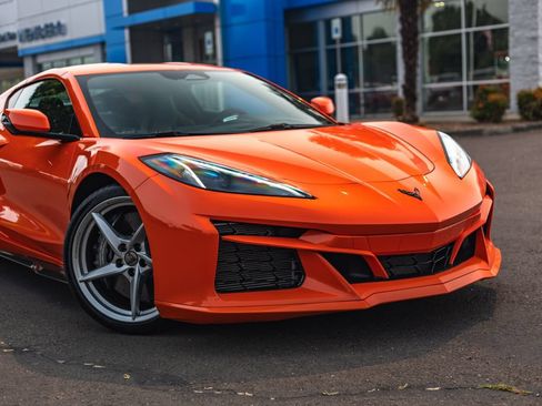 Used 2025 Chevrolet Corvette E-Ray AWD/4WD image 3
