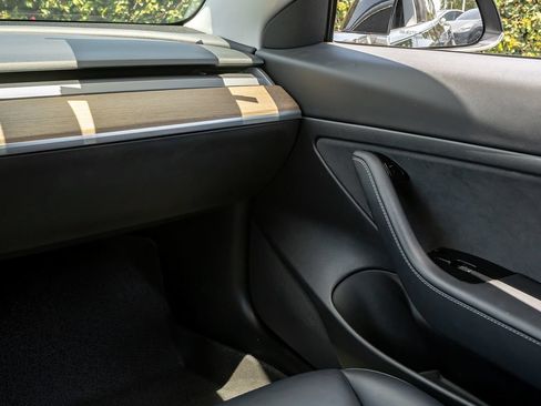 Used 2020 Tesla Model 3 Standard Range Plus RWD image 17