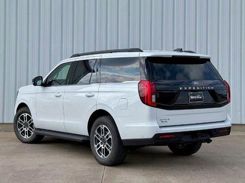Certified 2025 Ford Expedition Active AWD/4WD image 4
