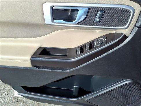 Used 2020 Ford Explorer XLT image 24