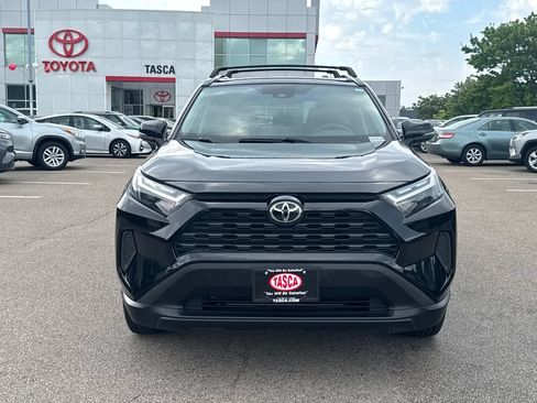 Used 2022 Toyota RAV4 XLE w/ Convenience Package AWD/4WD image 2