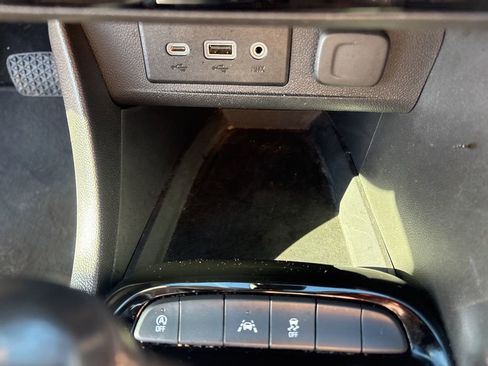 Used 2021 Buick Encore GX Preferred w/ Cold Weather Comfort Package FWD image 28
