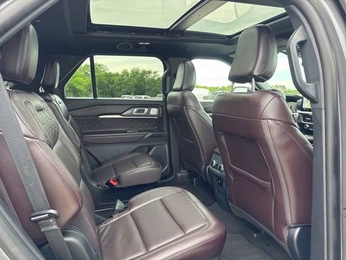 Used 2025 Ford Explorer Platinum w/ LUX Leather Package AWD/4WD image 29