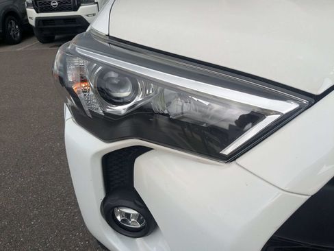Used 2022 Toyota 4Runner SR5 Premium w/ Moonroof Package RWD image 10