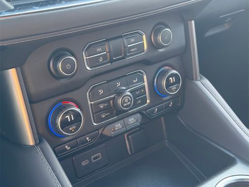 Used 2022 Chevrolet Tahoe Z71 w/ Z71 Off-Road Package image 18