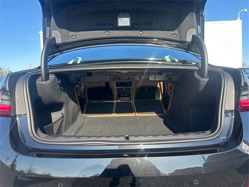 Used 2024 BMW 330i xDrive Sedan w/ Premium Package image 38