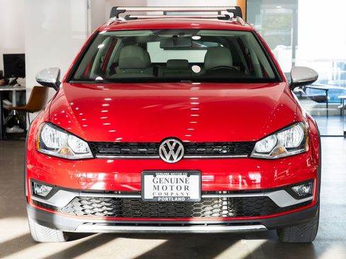 Used 2017 Volkswagen Golf Alltrack S AWD/4WD image 2