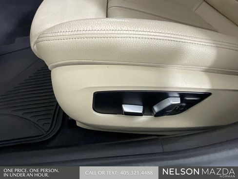 Used 2020 BMW 540i w/ Premium Package image 25