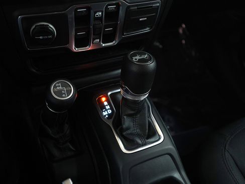 Used 2018 Jeep Wrangler Unlimited Sport S image 23