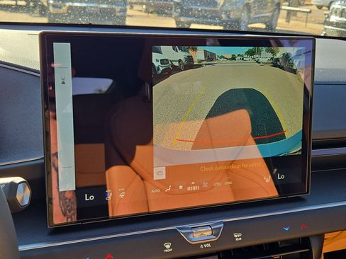 New 2026 Lexus ES 350e FWD image 18