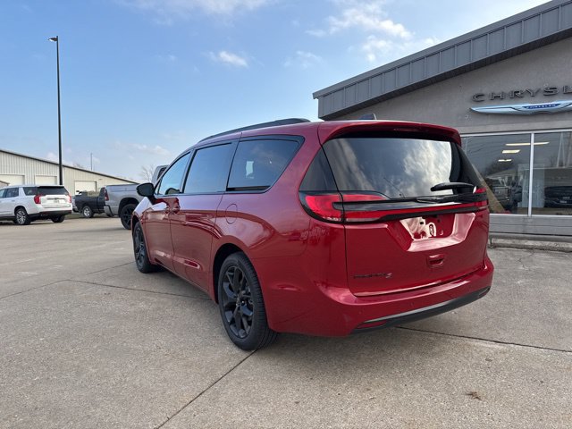 New 2026 Chrysler Pacifica Select w/ S Appearance Package FWD image 5