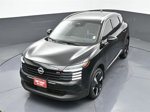 Used 2025 Nissan Kicks SR w/ SR Premium Package FWD image 43