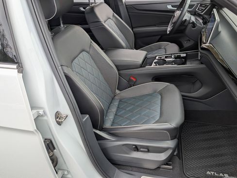 Used 2024 Volkswagen Atlas Cross Sport SEL Premium R-Line image 59