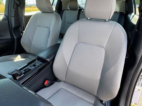 Used 2025 Toyota Prius LE AWD/4WD image 31