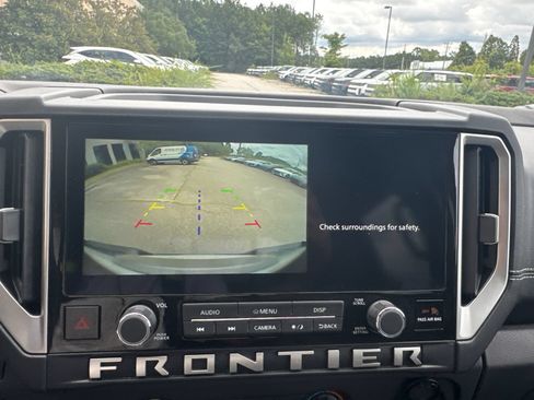 Used 2025 Nissan Frontier SV w/ Tow Package RWD image 27