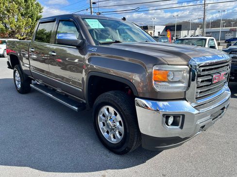 Used 2015 GMC Sierra 2500 SLT w/ Suspension Package, Off-Road image 3