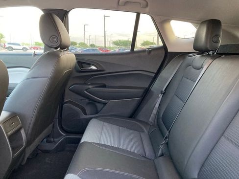 Used 2025 Chevrolet Trax LT w/ LT Convenience Package image 9