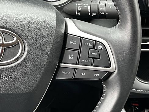 Used 2024 Toyota Highlander LE image 14