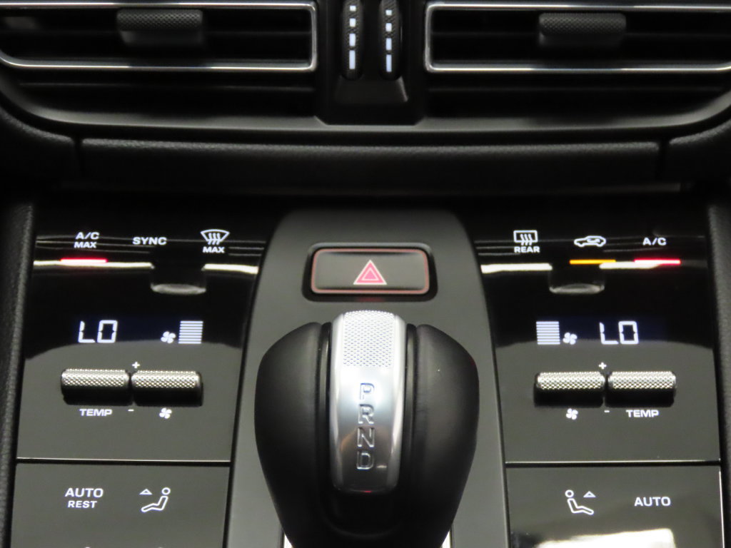 Certified 2026 Porsche Macan AWD/4WD image 26